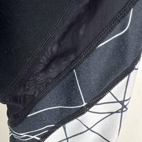 Fabletics Mid-Rise Mesh PowerHold Legging, Medium - Picture 5 of 6